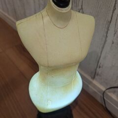マネキン型ミニ卓上ライトの画像
