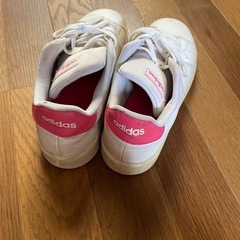 adidasシューズの画像