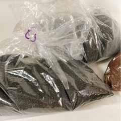 カラーサンドの黒、茶、グレー、ベージュのセットの画像
