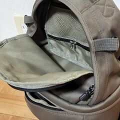 【最終価格】カメラバッグ　普段使いにも　UNITED COLORS OF BENETTONの画像