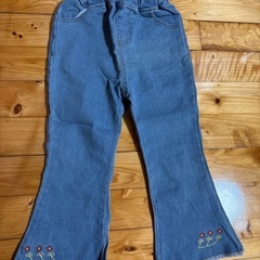 花柄のお洋服とジーンズセット(4Y)の画像