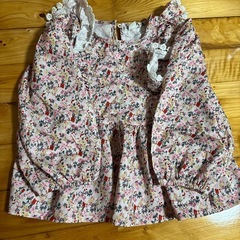 花柄のお洋服とジーンズセット(4Y)の画像