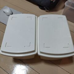 DVD収納ケース2つと収納袋1つを譲ります。引き取り限定です。