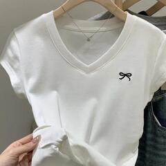 エレガント、VネックTシャツ、リボン刺繍付き - スリムフィット、半袖、プリーツウエストデザイン、春夏トップ 、夏用Tシャツ の画像