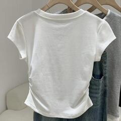 エレガント、VネックTシャツ、リボン刺繍付き - スリムフィット、半袖、プリーツウエストデザイン、春夏トップ 、夏用Tシャツ の画像
