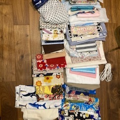 布生地詰め合わせ（ハギレが多いので、小さな小物作りにおすすめ）