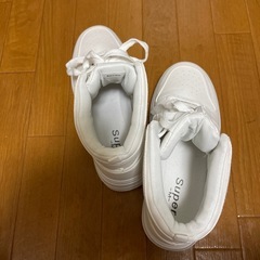 スニーカー新品の画像