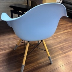 イームズチェアのDAWの画像