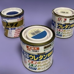 計10本纏めて1000円①水性スーパーコート3色　 　赤　青　パステルグリーン  ②木部、鉄部、コンクリート用　垂れない塗料１色 （水性つやあり）　ネイビーブルー  ③ウレタン建物用　高耐久　高光沢2色 　コバルトブルー、ソフトアイボリー  ④多用途水性スプレー  ⑤アクリルラッカー  ⑥スプレーラッカー　2本の画像