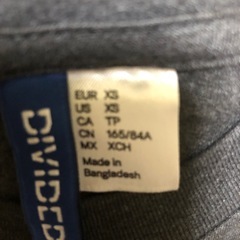 美品未使用に近い❗️H&MメンズＴシャツの画像
