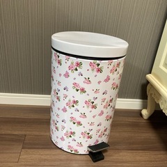 ペダル式ゴミ箱　可愛い花柄