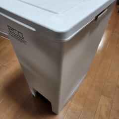 折り畳み式テーブルの画像
