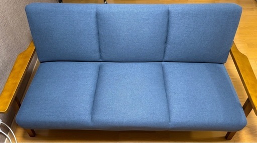 ラシク　デザイナーズ 木枠ソファ 3人掛け 肘付き『VARANOJD ヴァーラネイド』 ネイビー