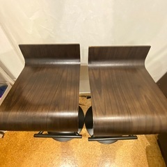 カウンターチェアー　2脚　昇降式の画像