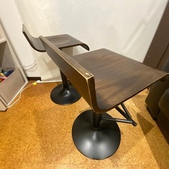 カウンターチェアー　2脚　昇降式の画像