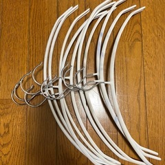 ニトリ　すべりにくいアーチ型ハンガー　白　の画像