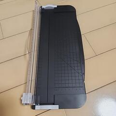 ペーパーカッター　裁断機の画像
