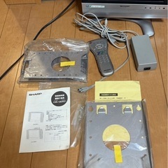 SHARP シャープ　AQUOS  アクオス   13型 液晶カラーテレビ 　アナログ   2005年製 の画像