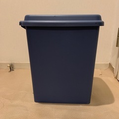 【日本製】清潔ブルーのペダル式ゴミ箱 一人暮らしに最適！の画像