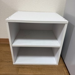 手頃な木製の棚