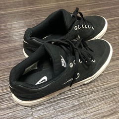 NIKEスニーカー黒
の画像