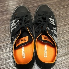 converseスニーカー黒の画像