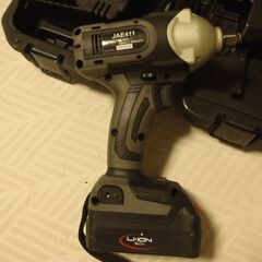 KTC　充電式インパクトソケットレンチ　JAE411　リチウムバッテリー2個つきの画像
