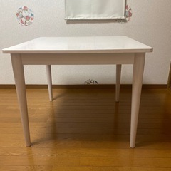 木製テーブル