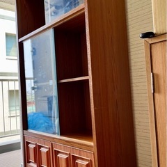 【引き取り限定】大容量　本棚　食器棚の画像