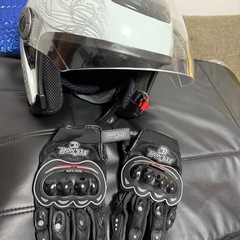 ヘルメットとグローブセット