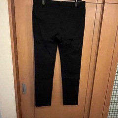 美品UNIQLO黒 メンズ
スタンダードパンツMの画像