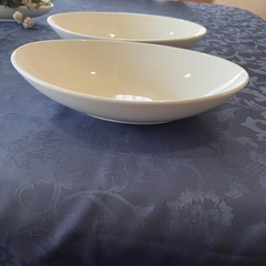 楕円形の陶器製カレー皿2個セットの画像