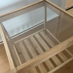 最終値下げ❗️✨IKEA ネスナ　サイドテーブル　竹　ガラスの画像