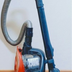 TOSHIBA サイクロン式クリーナー　VC-J3000(R)の画像