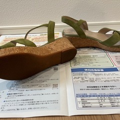 グリーンのサンダル（オリエンタルトラフィック）と黒ブーツのセットの画像