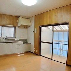 🉐敷礼無料！南向きの広いバルコニー付き！スーパー徒歩3分で生活便利♪ − 茨城県