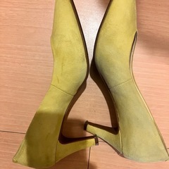 enchanted エンチャンテッド　パンプス スエード  イエローの画像