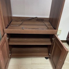 食器棚、キッチンカウンターの画像