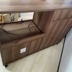 食器棚、キッチンカウンターの画像