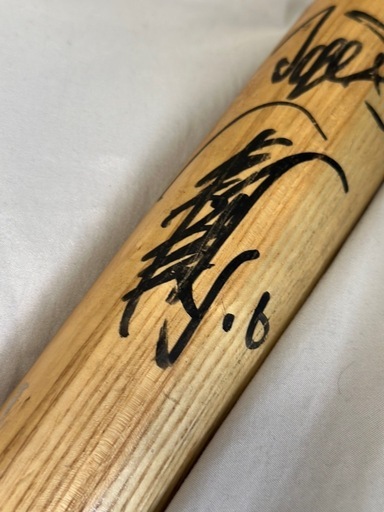 阪神タイガース　岡田彰布さん　サイン入り　木製バット 阪神タイガース 岡田彰布さん サイン入り 木製バット 阪神タイガース