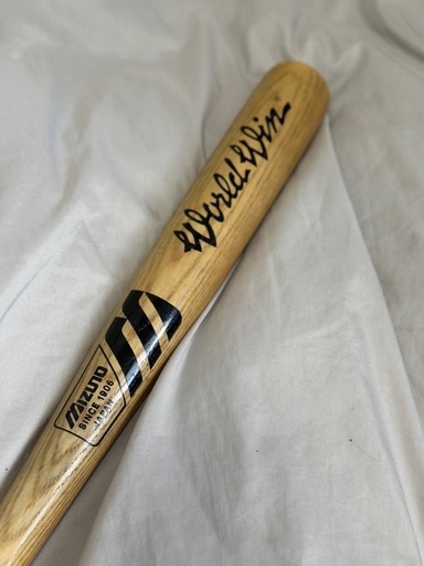 阪神タイガース　岡田彰布さん　サイン入り　木製バット 阪神タイガース 岡田彰布さん サイン入り 木製バット 阪神タイガース