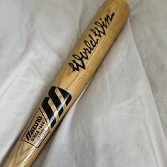 阪神タイガース　岡田彰布さん　サイン入り　木製バットの画像