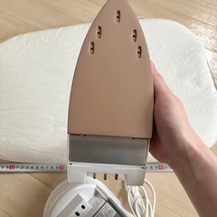スチームアイロンとアイロン台の画像