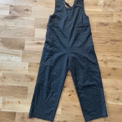 つなぎの洋服(オールインワン)