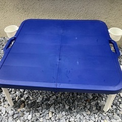 折りたたみテーブルの画像