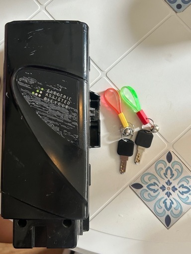 電動自転車【バッテリー、バッテリー充電器、鍵2つ付き】