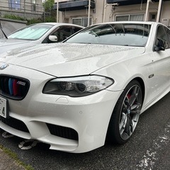 BMW M5フルカスタム⭐️ 523iＭスポーツP 近隣は無料配達20インチ　サンルーフ　レザーの画像