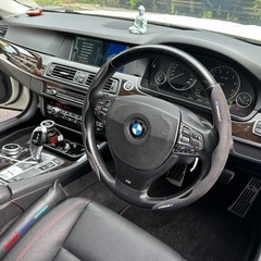 BMW M5フルカスタム⭐️ 523iＭスポーツP 近隣は無料配達20インチ　サンルーフ　レザーの画像