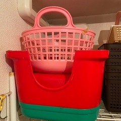 プラスチックのカゴ　多数あります