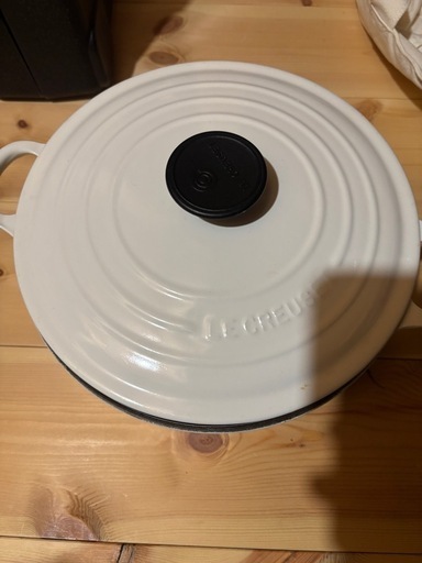 LE CREUSETとColemanのホーロー鍋セット